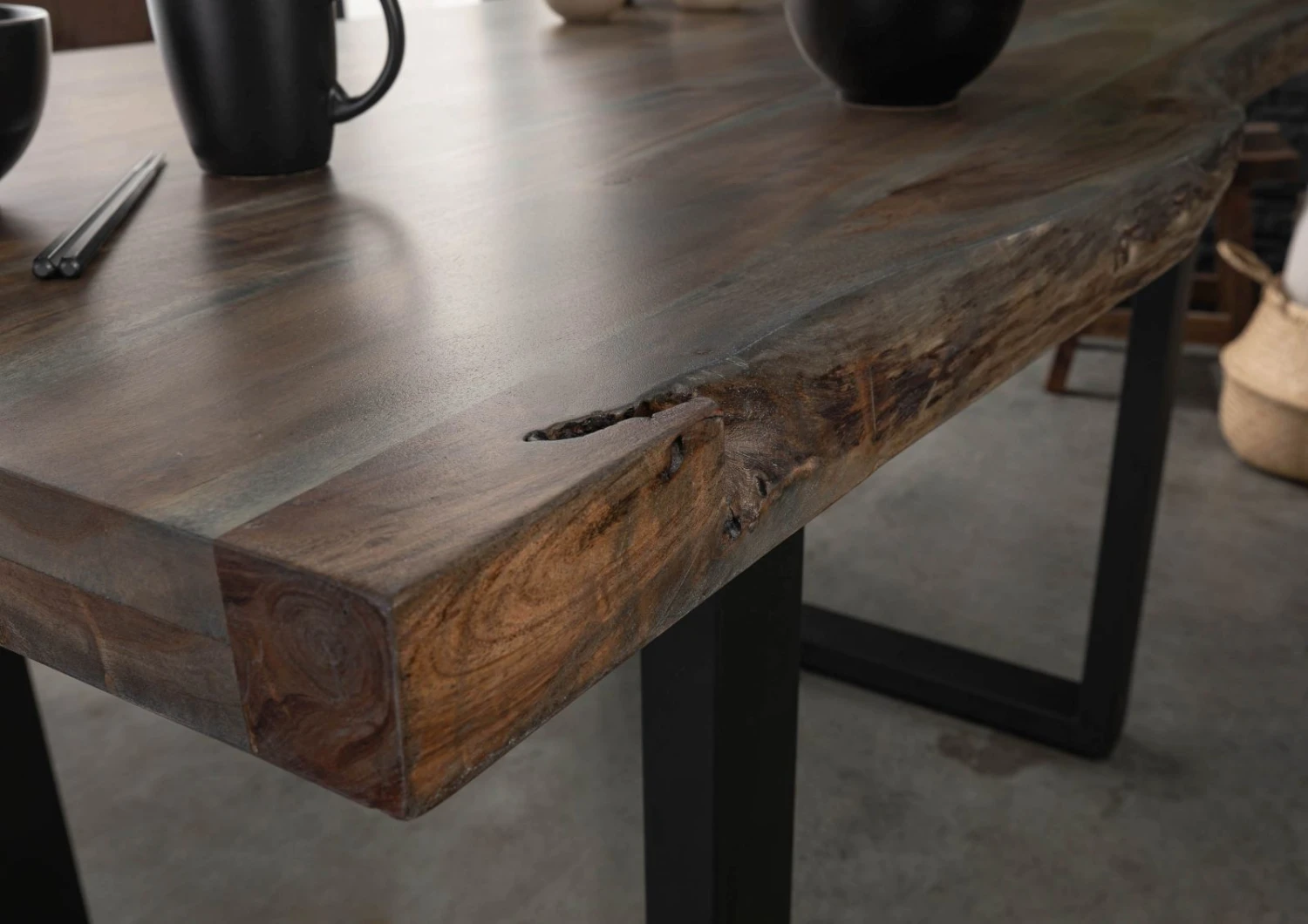 FREEFORM 5 Tavolo Da Pranzo In Legno Di Acacia - Laccato Grigio /gambe In Ferro - Antracite Mat 140x90x77 6 FREEFORM 5 Tavolo Da Pranzo In Legno Di Acacia - Laccato Grigio /gambe In Ferro - Antracite Mat 140x90x77 - immagine 4