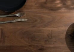 Tavolo Da Pranzo In Legno Di Acacia 140x90x76 Grigio Scuro Laccato SWISS EDGE -Massivmoebel24 09 104 825 6106 4 1