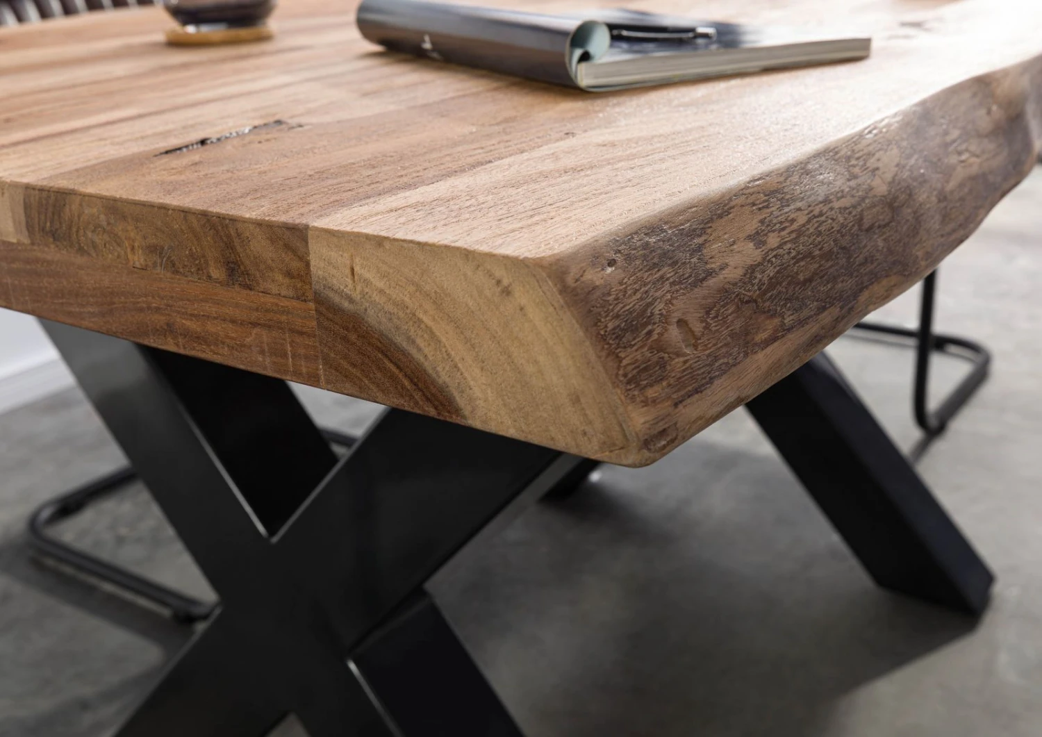 FREEFORM 5 Tavolo Da Pranzo In Legno Di Sheesham - Sabbiato Natur / Gambe In Ferro X Antracite Lucido 140x90 6 FREEFORM 5 Tavolo Da Pranzo In Legno Di Sheesham - Sabbiato Natur / Gambe In Ferro X Antracite Lucido 140x90 - immagine 4