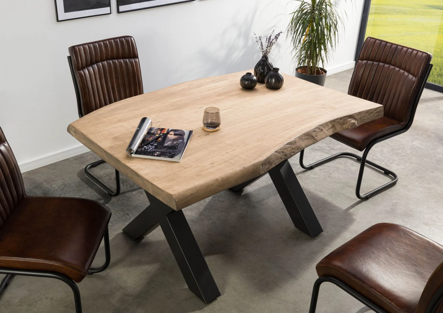 FREEFORM 5 Tavolo Da Pranzo In Legno Di Mango - Verniciato Beige / Gambe In Ferro X Antracite Matt 140x90 4 FREEFORM 5 Tavolo Da Pranzo In Legno Di Mango - Verniciato Beige / Gambe In Ferro X Antracite Matt 140x90 - immagine 2