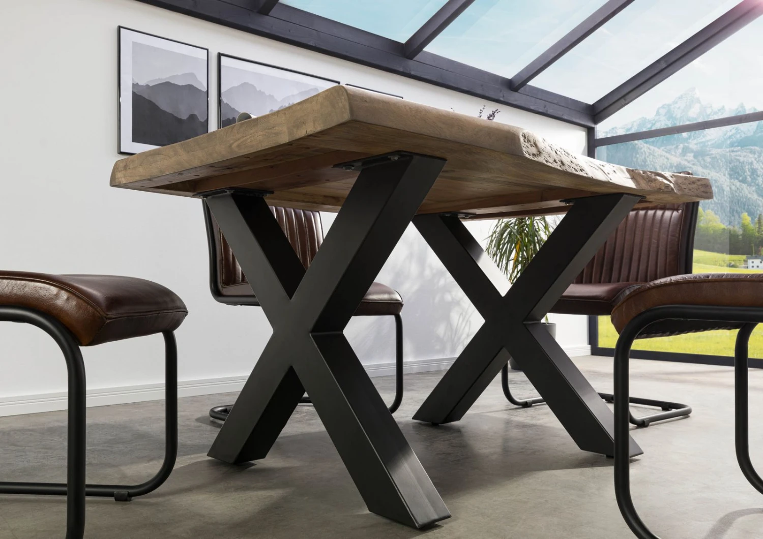 FREEFORM 5 Tavolo Da Pranzo In Legno Di Mango - Verniciato Beige / Gambe In Ferro X Antracite Matt 140x90 5 FREEFORM 5 Tavolo Da Pranzo In Legno Di Mango - Verniciato Beige / Gambe In Ferro X Antracite Matt 140x90 - immagine 3