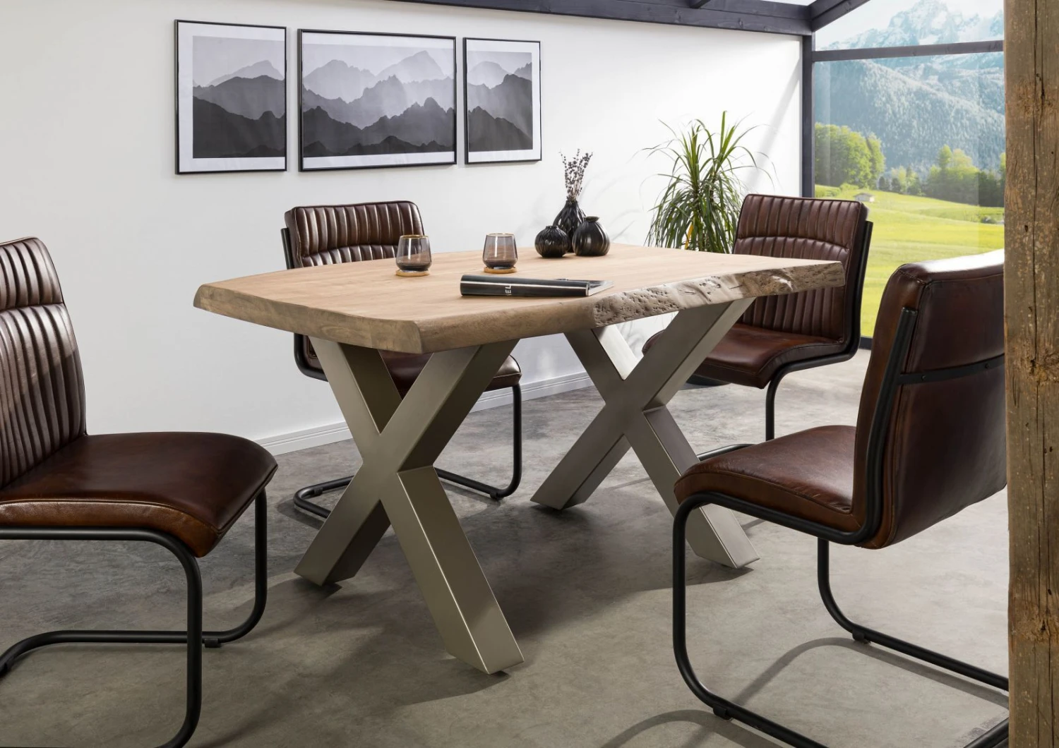 FREEFORM 5 Tavolo Da Pranzo In Legno Di Mango - Verniciato Beige / Gambe In Ferro X Argento Matt 160x90 3 FREEFORM 5 Tavolo Da Pranzo In Legno Di Mango - Verniciato Beige / Gambe In Ferro X Argento Matt 160x90