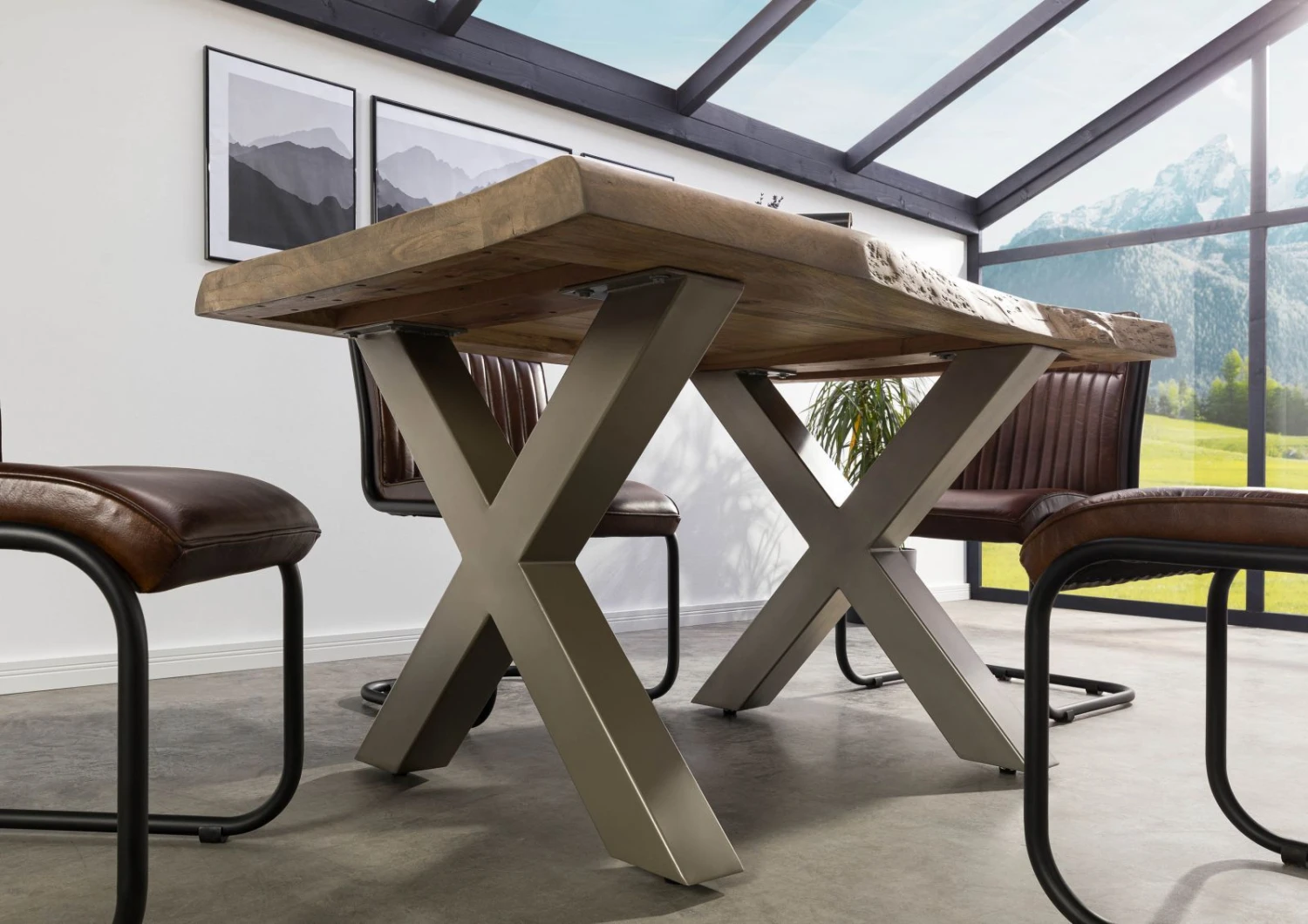 FREEFORM 5 Tavolo Da Pranzo In Legno Di Mango - Verniciato Beige / Gambe In Ferro X Argento Matt 160x90 5 FREEFORM 5 Tavolo Da Pranzo In Legno Di Mango - Verniciato Beige / Gambe In Ferro X Argento Matt 160x90 - immagine 3