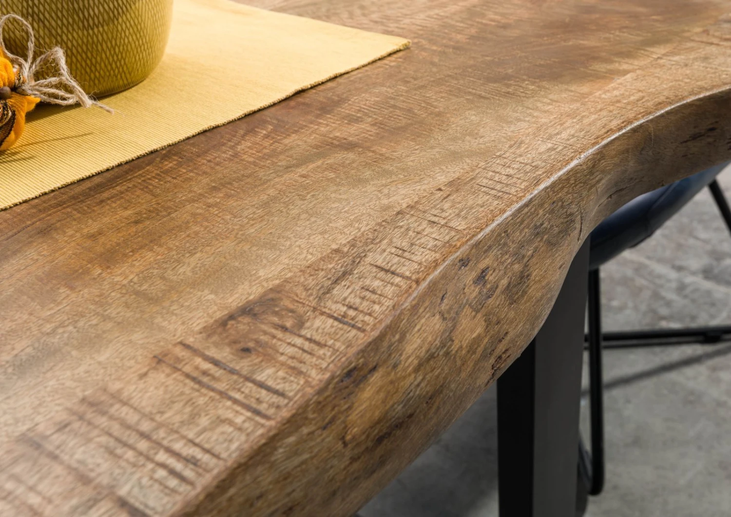 FREEFORM 5 Tavolo Da Pranzo In Legno Di Mango - Verniciato Natur / Gambe In Ferro U Antracite Matt 160x90 7 FREEFORM 5 Tavolo Da Pranzo In Legno Di Mango - Verniciato Natur / Gambe In Ferro U Antracite Matt 160x90 - immagine 5