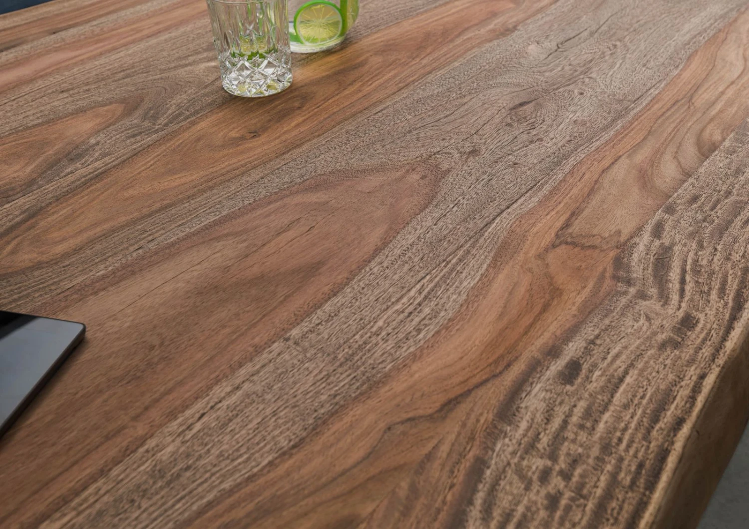 FREEFORM 5 Tavolo Da Pranzo In Legno Di Sheesham - Verniciato Grigio / Gambe In Ferro U Antracite Matt 200x100 6 FREEFORM 5 Tavolo Da Pranzo In Legno Di Sheesham - Verniciato Grigio / Gambe In Ferro U Antracite Matt 200x100 - immagine 4