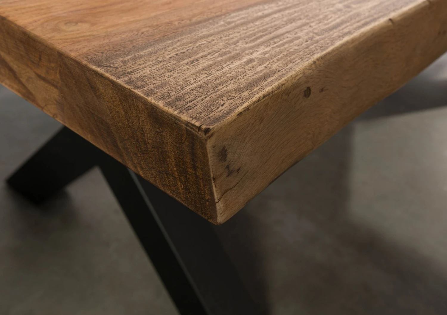 FREEFORM 5 Tavolo Da Pranzo In Legno Di Sheesham - Verniciato Grigio / Gambe In Ferro X Antracite Matt 220x100 7 FREEFORM 5 Tavolo Da Pranzo In Legno Di Sheesham - Verniciato Grigio / Gambe In Ferro X Antracite Matt 220x100 - immagine 5