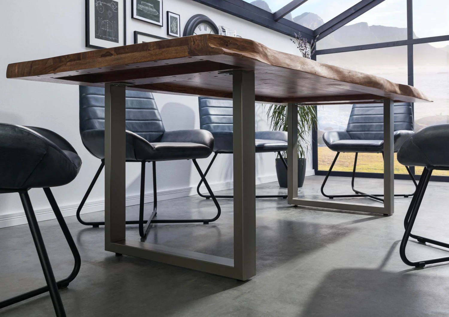 FREEFORM 5 Tavolo Da Pranzo In Legno Di Sheesham - Verniciato Grigio / Gambe In Ferro U Argento Matt 240x100 5 FREEFORM 5 Tavolo Da Pranzo In Legno Di Sheesham - Verniciato Grigio / Gambe In Ferro U Argento Matt 240x100 - immagine 3