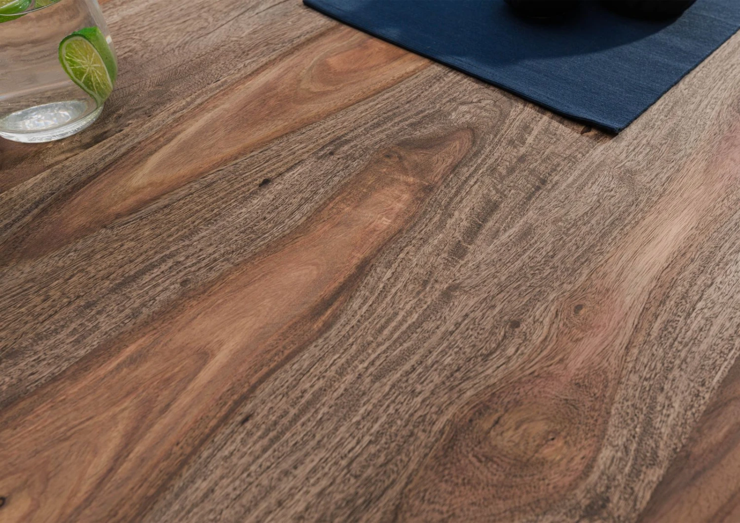 FREEFORM 5 Tavolo Da Pranzo In Legno Di Sheesham - Verniciato Grigio / Gambe In Ferro U Argento Matt 240x100 6 FREEFORM 5 Tavolo Da Pranzo In Legno Di Sheesham - Verniciato Grigio / Gambe In Ferro U Argento Matt 240x100 - immagine 4