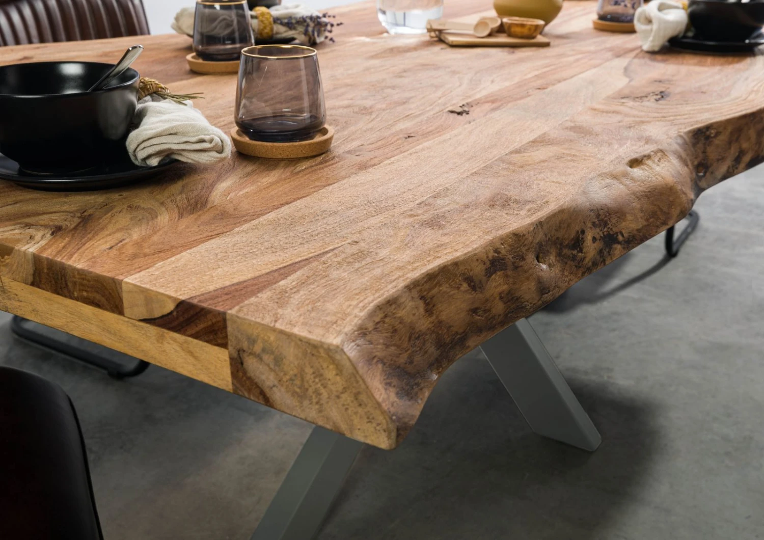 FREEFORM 5 Tavolo Da Pranzo In Legno Di Sheesham - Sabbiato Natur / Gambe Incrociate Argento Matt 180x90 6 FREEFORM 5 Tavolo Da Pranzo In Legno Di Sheesham - Sabbiato Natur / Gambe Incrociate Argento Matt 180x90 - immagine 4