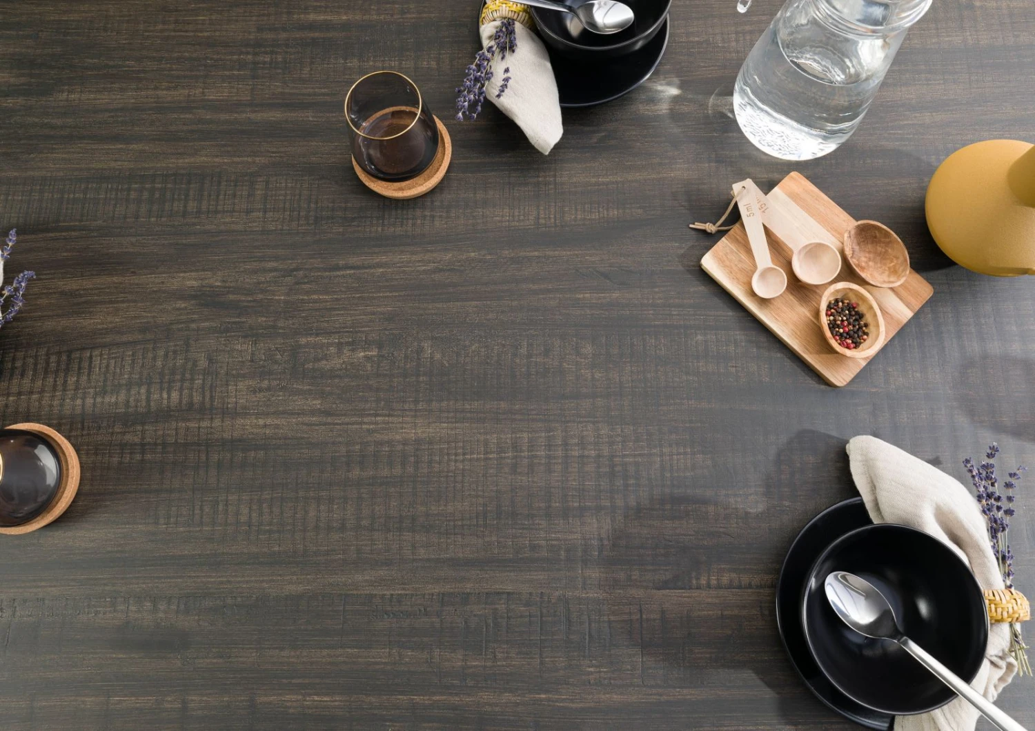 FREEFORM 5 Tavolo Da Pranzo In Legno Di Mango - Verniciato Grigio / Gambe Incrociate Antracite Matt 220x100 6 FREEFORM 5 Tavolo Da Pranzo In Legno Di Mango - Verniciato Grigio / Gambe Incrociate Antracite Matt 220x100 - immagine 4