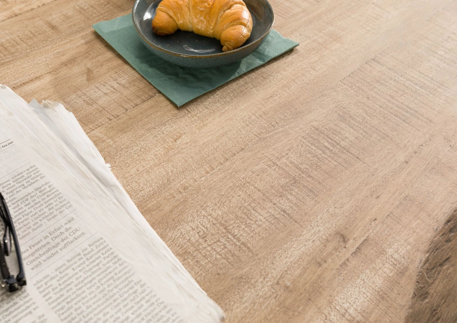 FREEFORM 5 Tavolo Da Pranzo In Legno Di Mango - Verniciato Beige / Gambe In Ferro X Antracite Matt 200x100 8 FREEFORM 5 Tavolo Da Pranzo In Legno Di Mango - Verniciato Beige / Gambe In Ferro X Antracite Matt 200x100 - immagine 6