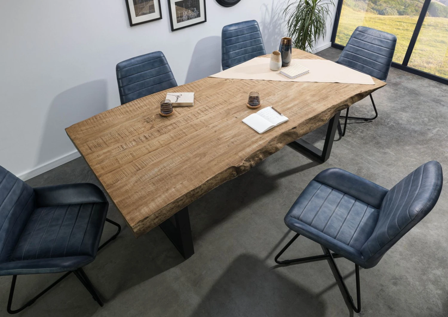 FREEFORM 5 Tavolo Da Pranzo In Legno Di Mango - Verniciato Beige / Gambe In Ferro U Antracite Matt 180x90 4 FREEFORM 5 Tavolo Da Pranzo In Legno Di Mango - Verniciato Beige / Gambe In Ferro U Antracite Matt 180x90 - immagine 2