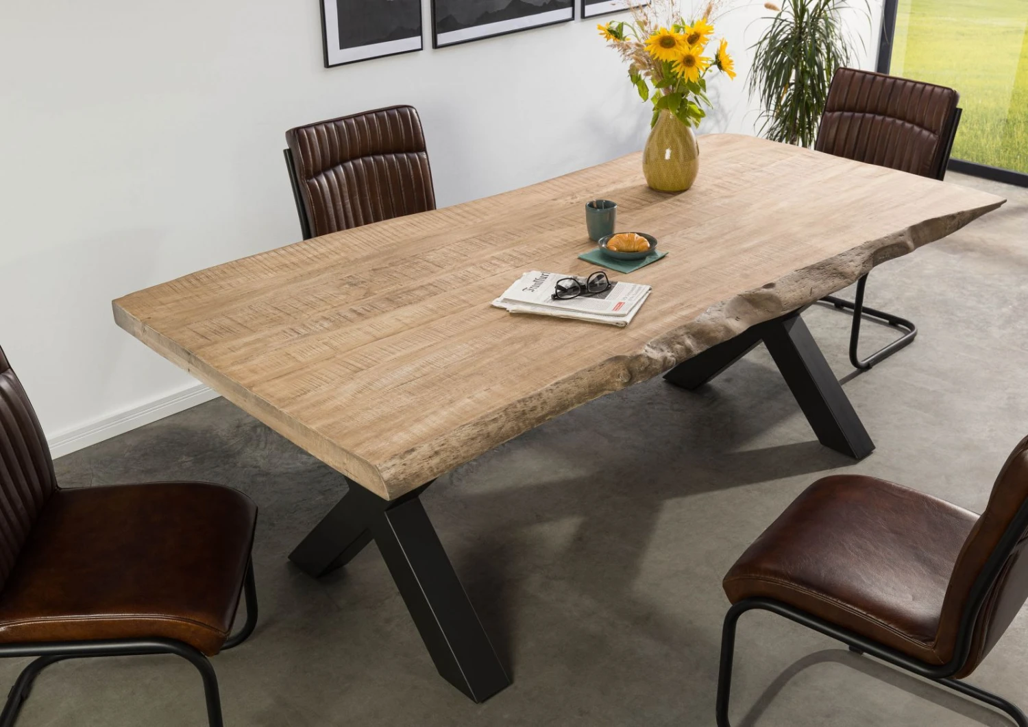 FREEFORM 5 Tavolo Da Pranzo In Legno Di Mango - Verniciato Beige / Gambe In Ferro X Antracite Matt 200x100 4 FREEFORM 5 Tavolo Da Pranzo In Legno Di Mango - Verniciato Beige / Gambe In Ferro X Antracite Matt 200x100 - immagine 2