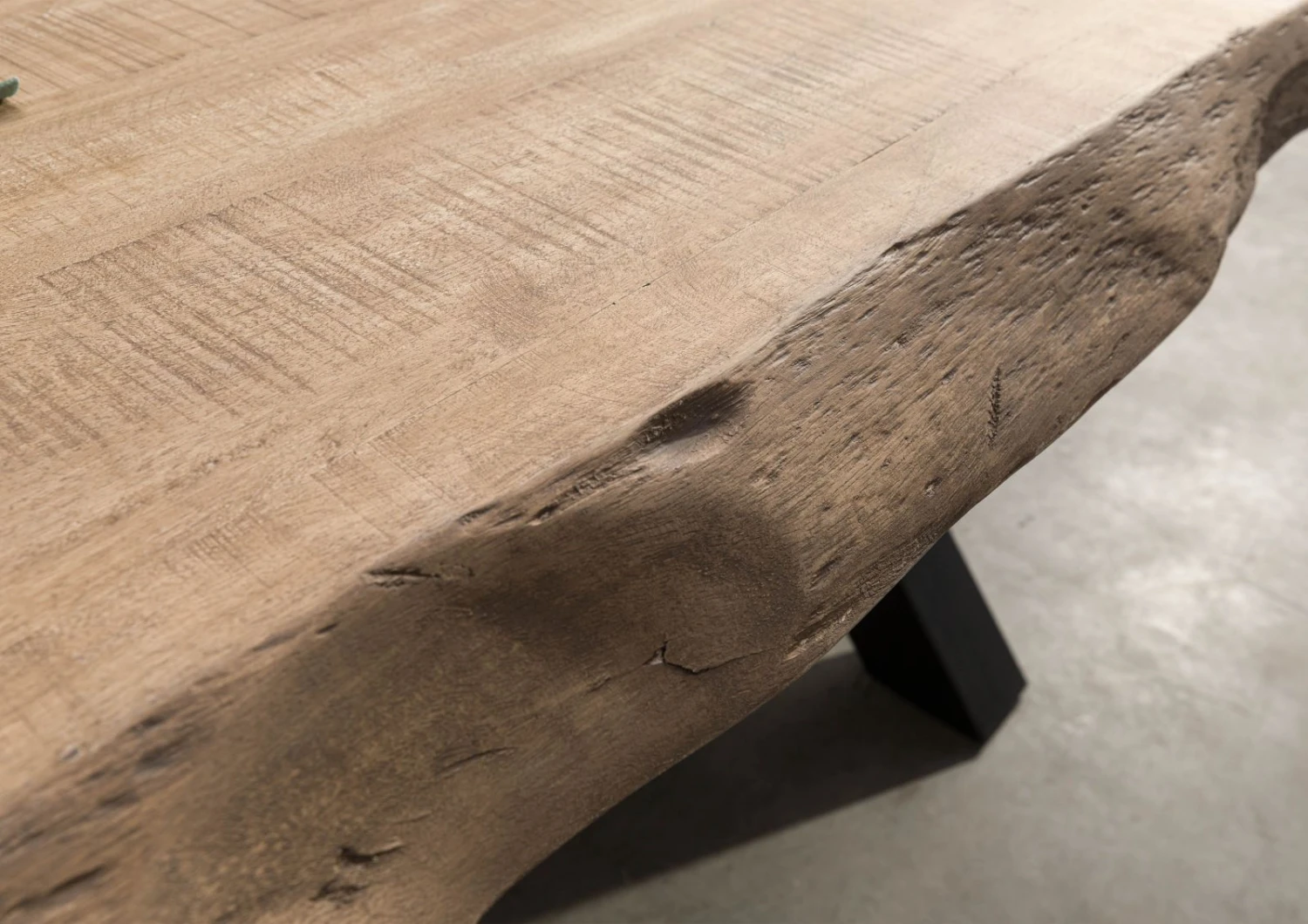 FREEFORM 5 Tavolo Da Pranzo In Legno Di Mango - Verniciato Beige / Gambe In Ferro X Antracite Matt 200x100 6 FREEFORM 5 Tavolo Da Pranzo In Legno Di Mango - Verniciato Beige / Gambe In Ferro X Antracite Matt 200x100 - immagine 4