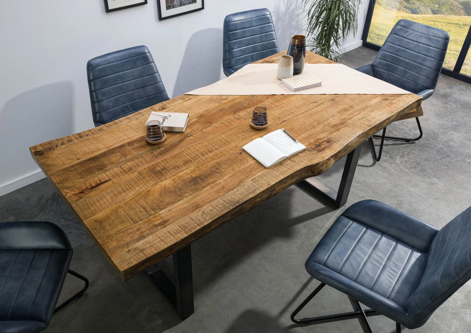 FREEFORM 5 Tavolo Da Pranzo In Legno Di Mango - Verniciato Natur / Gambe In Ferro U Antracite Lucido 240x100 4 FREEFORM 5 Tavolo Da Pranzo In Legno Di Mango - Verniciato Natur / Gambe In Ferro U Antracite Lucido 240x100 - immagine 2