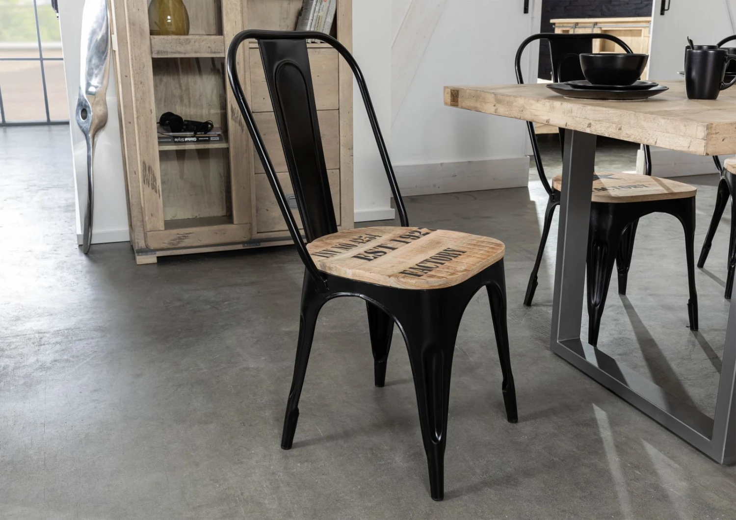 FACTORY #34 Sedia In Legno Di Mango E Ferro - Stampato 45x45x90 - Set Da 2 4 FACTORY #34 Sedia In Legno Di Mango E Ferro - Stampato 45x45x90 - Set Da 2 - immagine 2