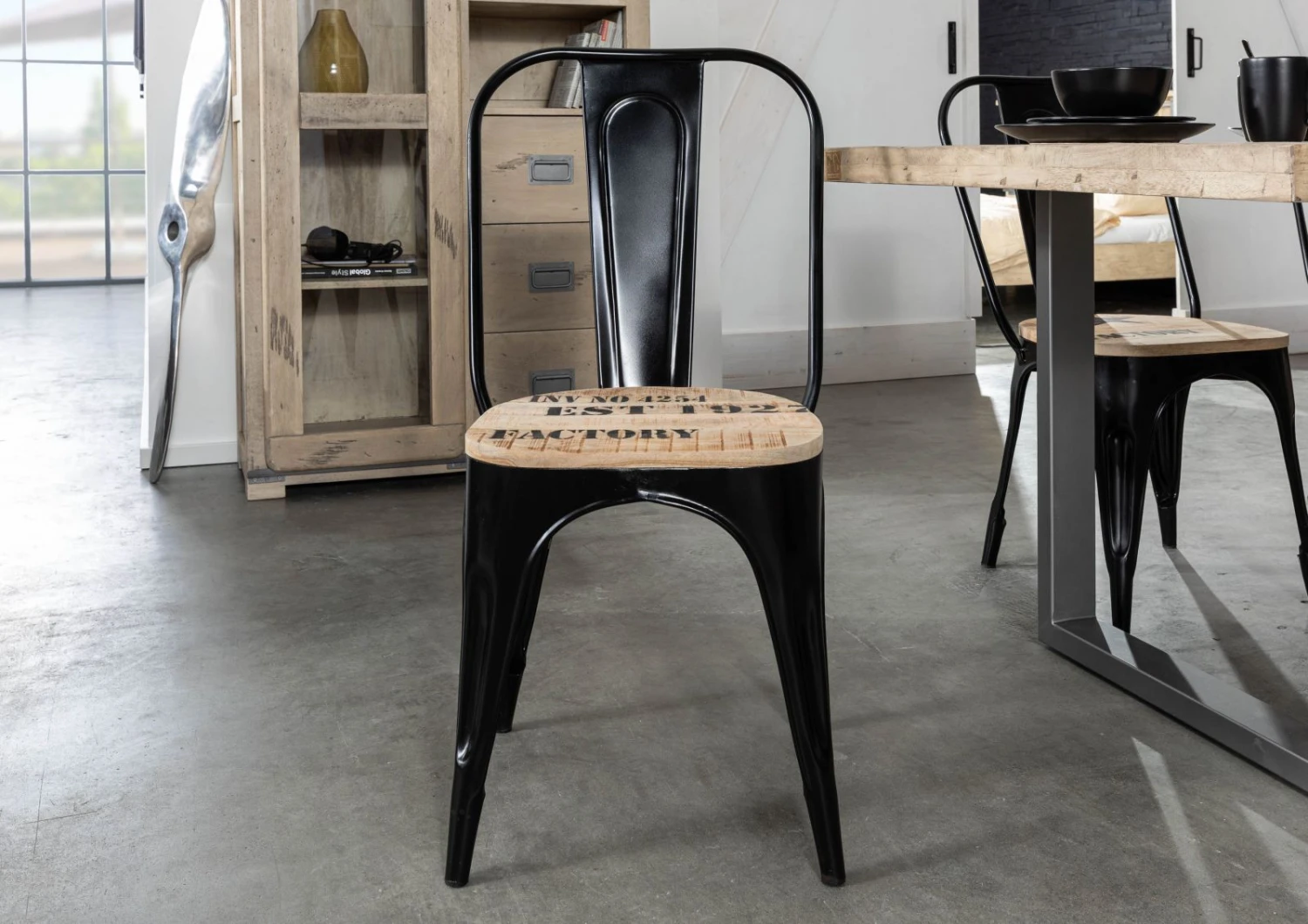 FACTORY #34 Sedia In Legno Di Mango E Ferro - Stampato 45x45x90 - Set Da 2 5 FACTORY #34 Sedia In Legno Di Mango E Ferro - Stampato 45x45x90 - Set Da 2 - immagine 3