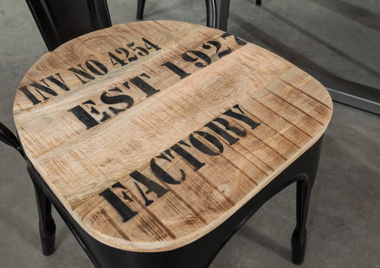 FACTORY #34 Sedia In Legno Di Mango E Ferro - Stampato 45x45x90 - Set Da 2 6 FACTORY #34 Sedia In Legno Di Mango E Ferro - Stampato 45x45x90 - Set Da 2 - immagine 4