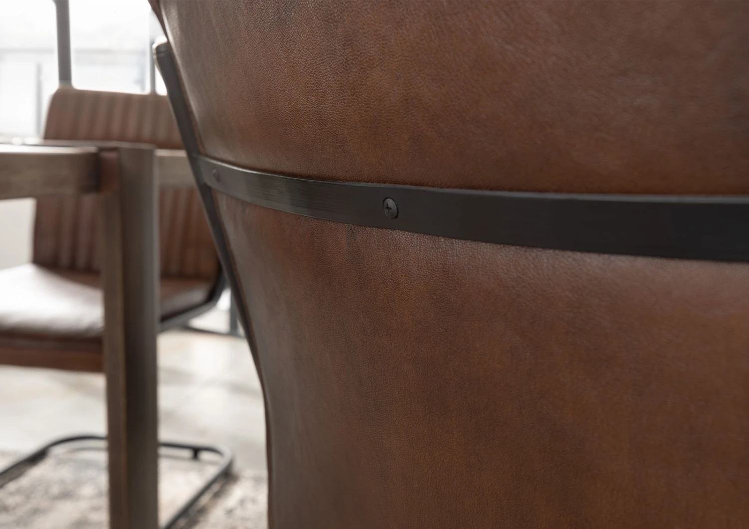 IRON LABEL #03 Sedia Cantilever In Vera Pelle - Marrone 52x62x89 8 IRON LABEL #03 Sedia Cantilever In Vera Pelle - Marrone 52x62x89 - immagine 6