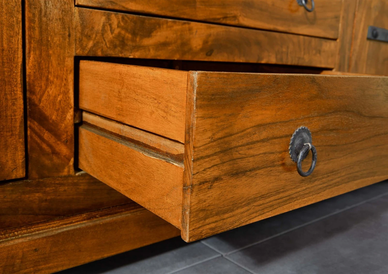 OXFORD #0418 Credenza In Legno Di Acacia - Laccato / Miele 160x50x142 6 OXFORD #0418 Credenza In Legno Di Acacia - Laccato / Miele 160x50x142 - immagine 4