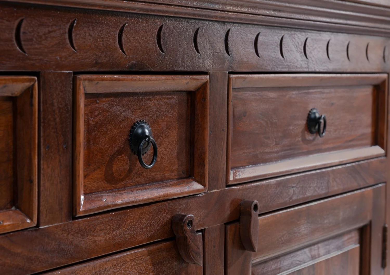 OXFORD #340 Credenza In Legno Di Acacia - Laccato / Nougat 220x50x204 6 OXFORD #340 Credenza In Legno Di Acacia - Laccato / Nougat 220x50x204 - immagine 4