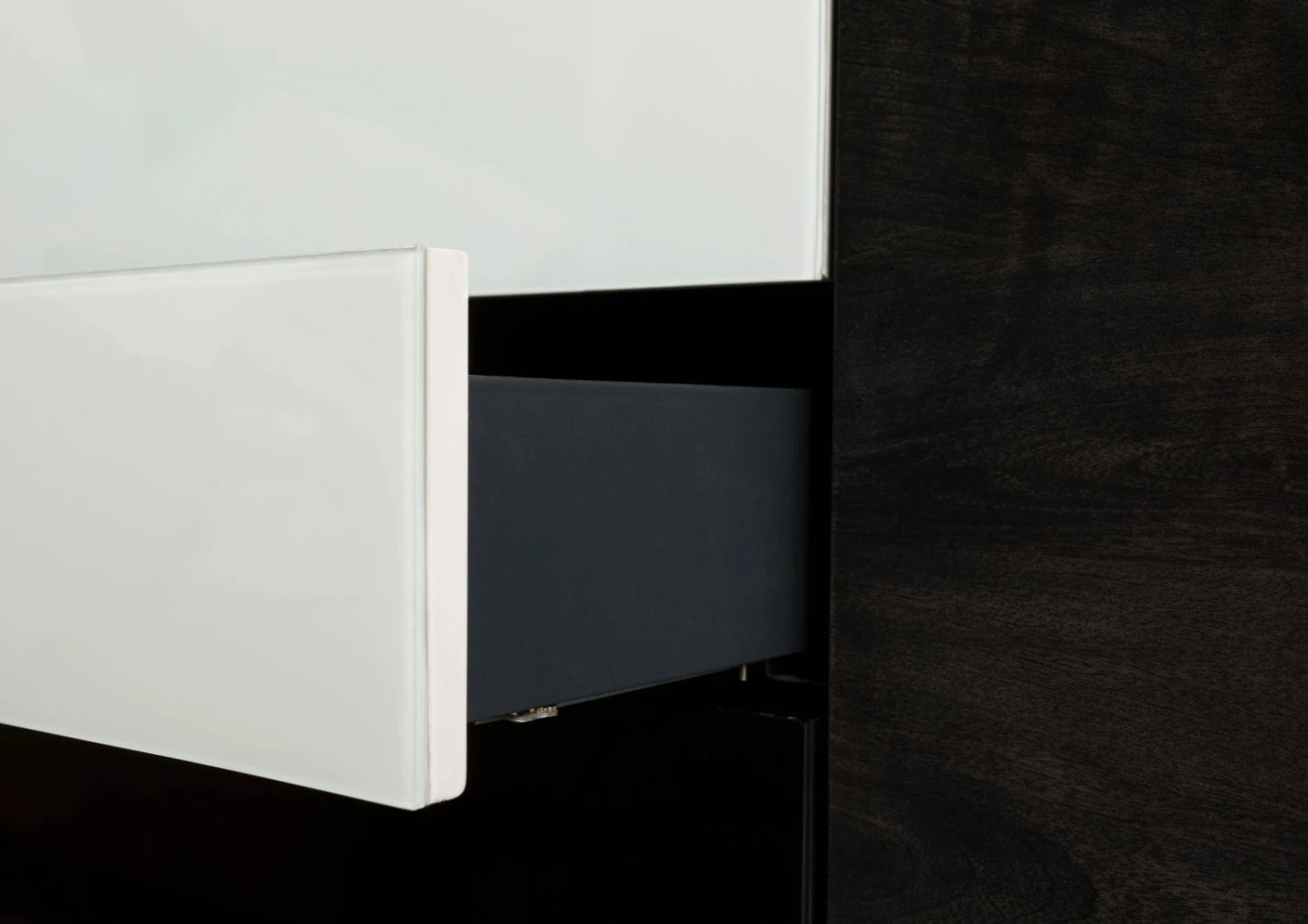 CHICAGO #207 Comò In Legno Di Mango - Oliato / Antracite 134x45x85 7 CHICAGO #207 Comò In Legno Di Mango - Oliato / Antracite 134x45x85 - immagine 5