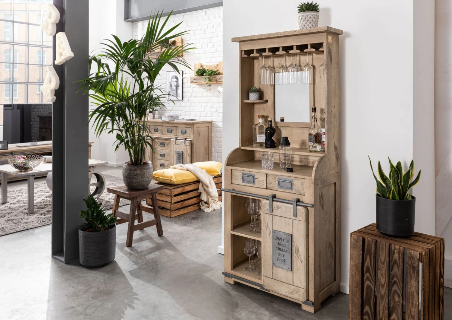 RAILWAY #341 Mobile Bar In Legno Di Mango - Laccato / Whitewash 75x35x170 3 RAILWAY #341 Mobile Bar In Legno Di Mango - Laccato / Whitewash 75x35x170