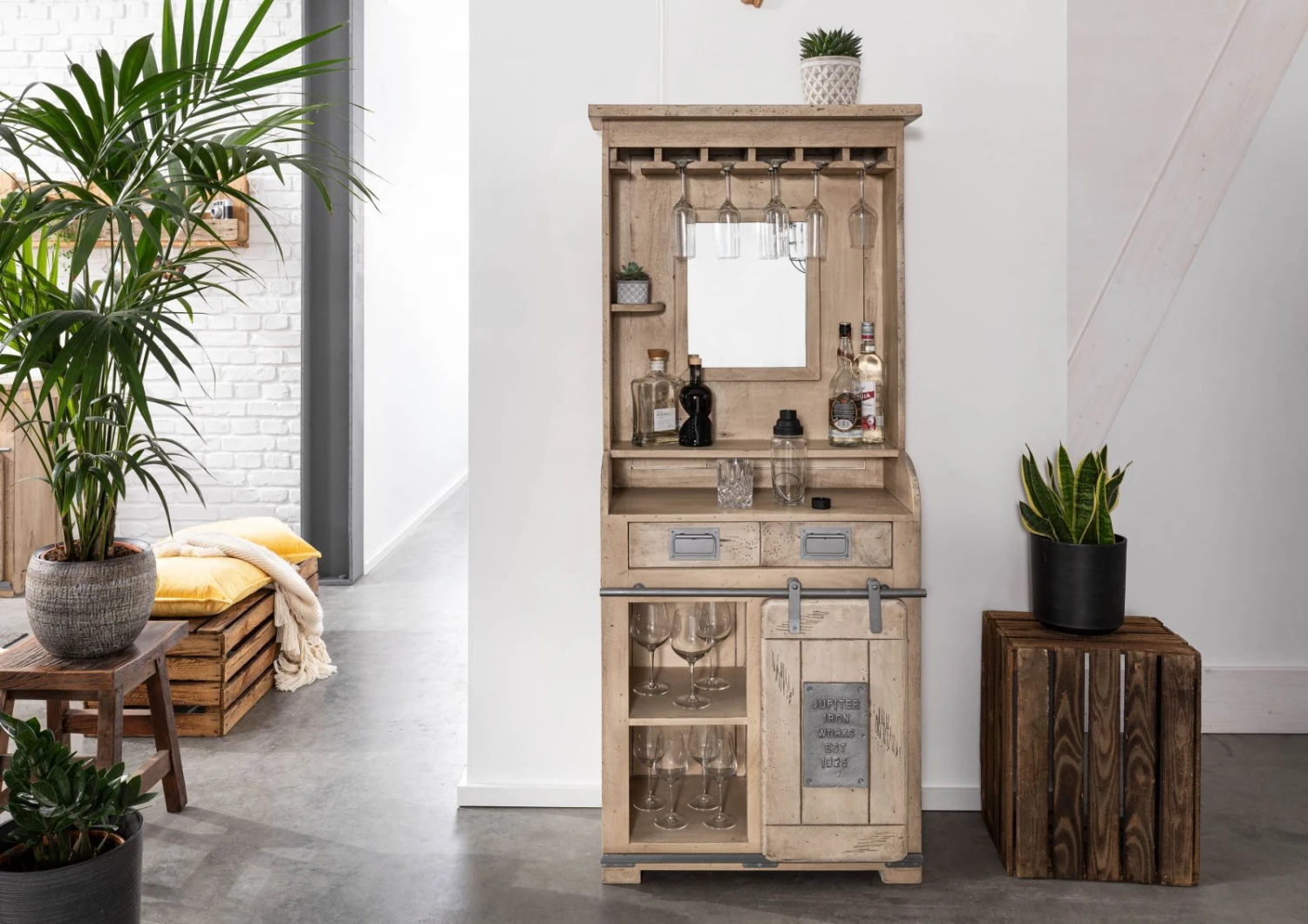 RAILWAY #341 Mobile Bar In Legno Di Mango - Laccato / Whitewash 75x35x170 5 RAILWAY #341 Mobile Bar In Legno Di Mango - Laccato / Whitewash 75x35x170 - immagine 3