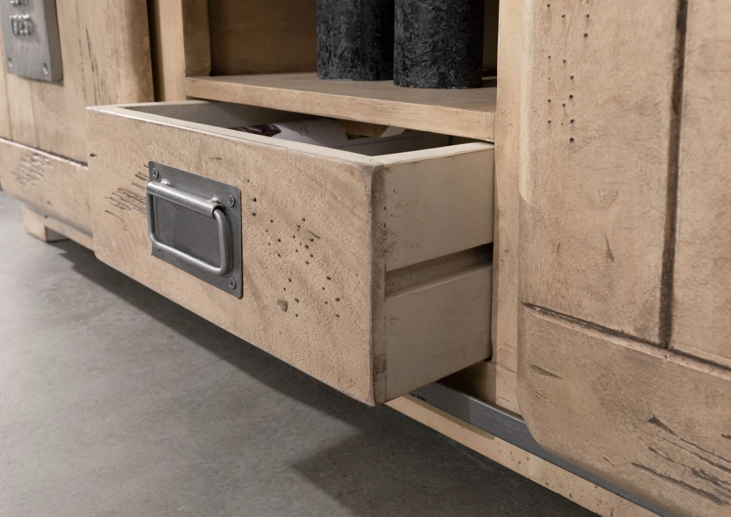 Credenza In Legno Di Mango 128x45x70 Sbiancato Laccato RAILWAY #302 8 Credenza In Legno Di Mango 128x45x70 Sbiancato Laccato RAILWAY #302 - immagine 6