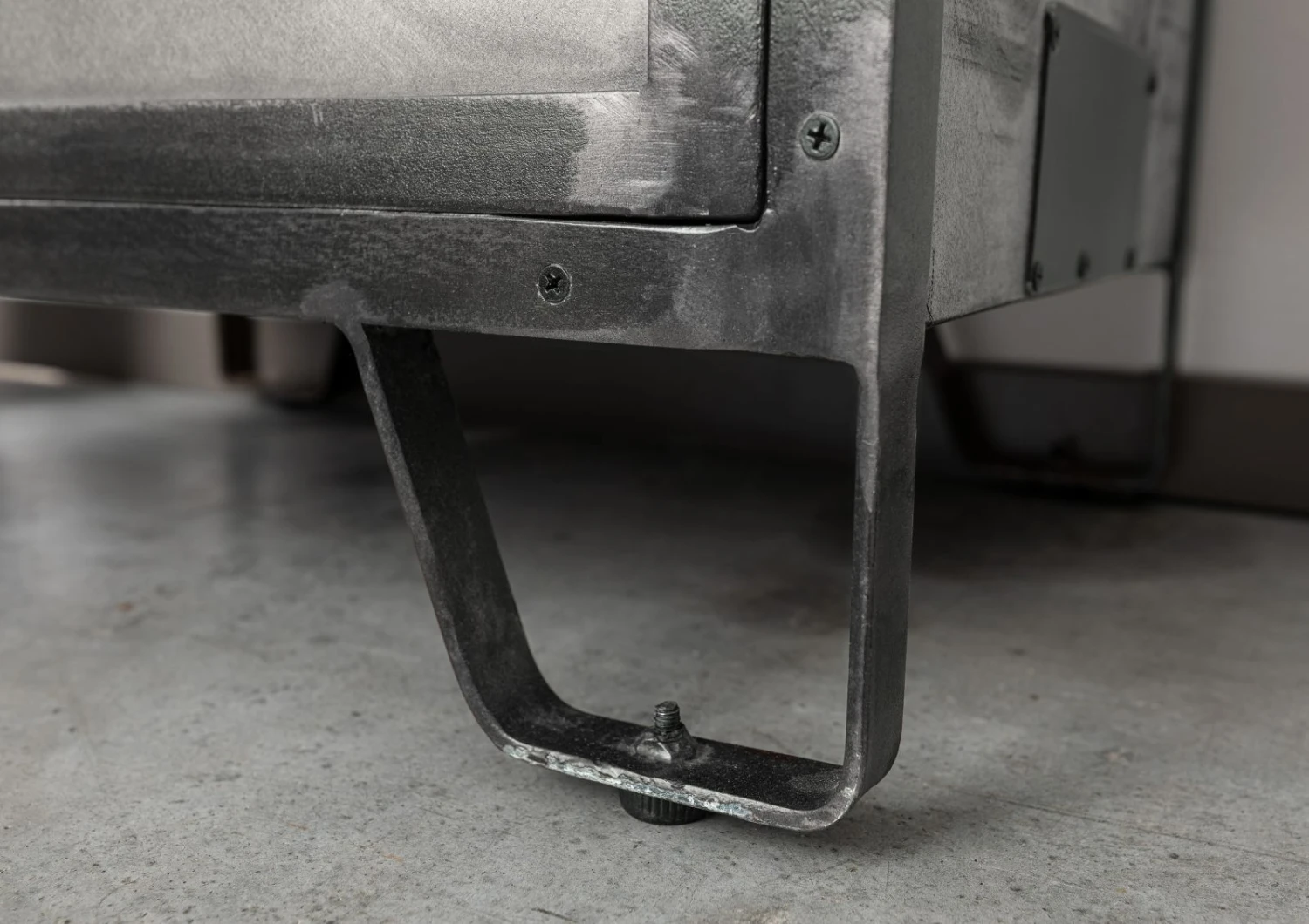 Vetrina In Legno Di Mango 60x40x180 Grigio Scuro Laccato HEAVY INDUSTRY #140 7 Vetrina In Legno Di Mango 60x40x180 Grigio Scuro Laccato HEAVY INDUSTRY #140 - immagine 5