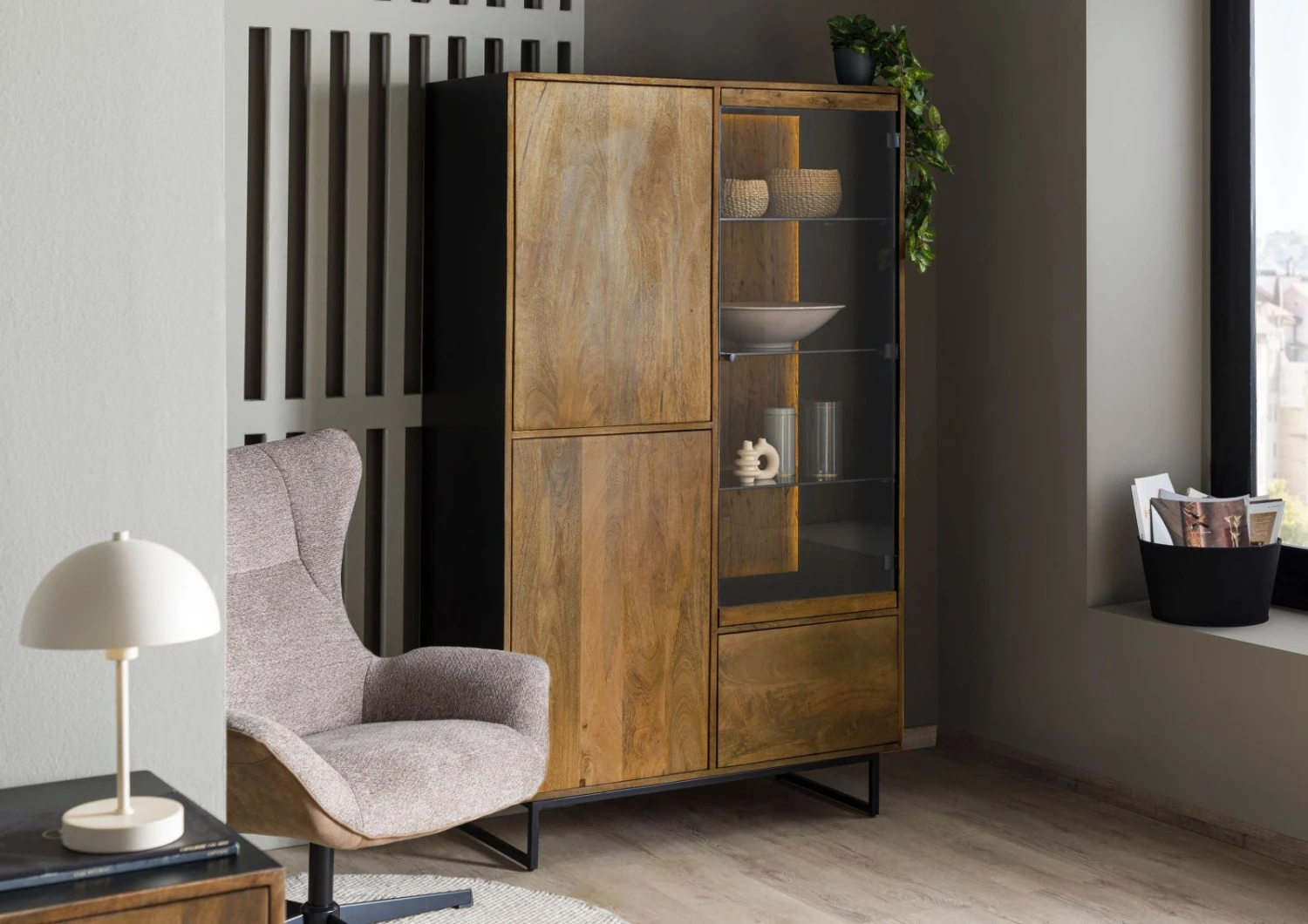 Vetrina In Legno Di Mango / Legno Riciclato 110x47x182 Laccato / Nero / Naturale DAVIS #31 4 Vetrina In Legno Di Mango / Legno Riciclato 110x47x182 Laccato / Nero / Naturale DAVIS #31 - immagine 2