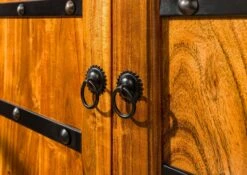 OXFORD #0510 Mobile Dispensa In Legno Di Acacia - Laccato / Miele 106x60x196 17 OXFORD #0510 Mobile Dispensa In Legno Di Acacia - Laccato / Miele 106x60x196 -Massivmoebel24 09 322 610 0P33 6