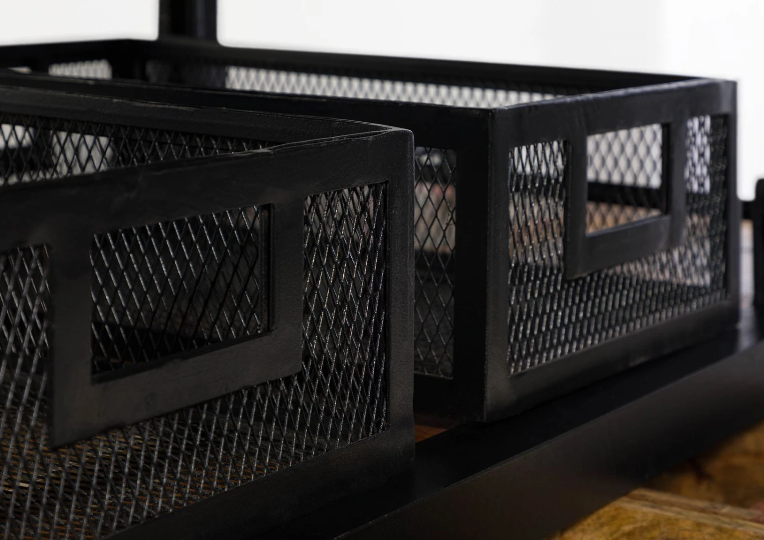 INDUSTRIAL #17 Mobile Bar In Legno Riciclato E Ferro - Laccato Multicolore 168x56x85 8 INDUSTRIAL #17 Mobile Bar In Legno Riciclato E Ferro - Laccato Multicolore 168x56x85 - immagine 6