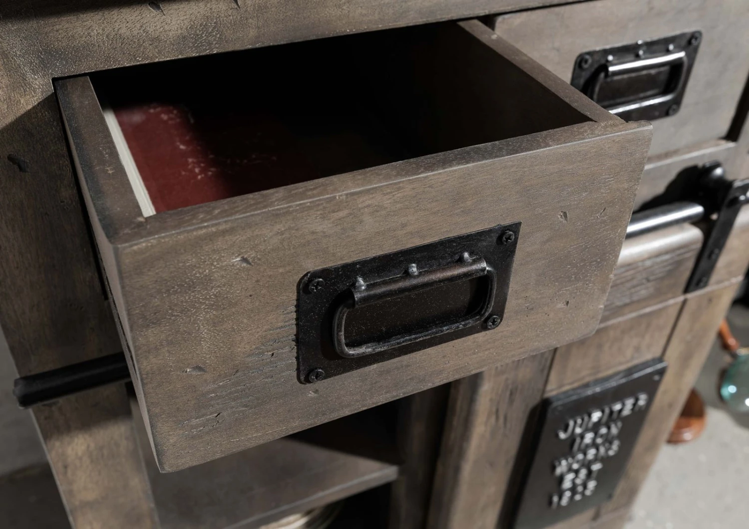 RAILWAY #211 Comò In Legno Di Mango - Laccato / Grigio 70x45x85 6 RAILWAY #211 Comò In Legno Di Mango - Laccato / Grigio 70x45x85 - immagine 4