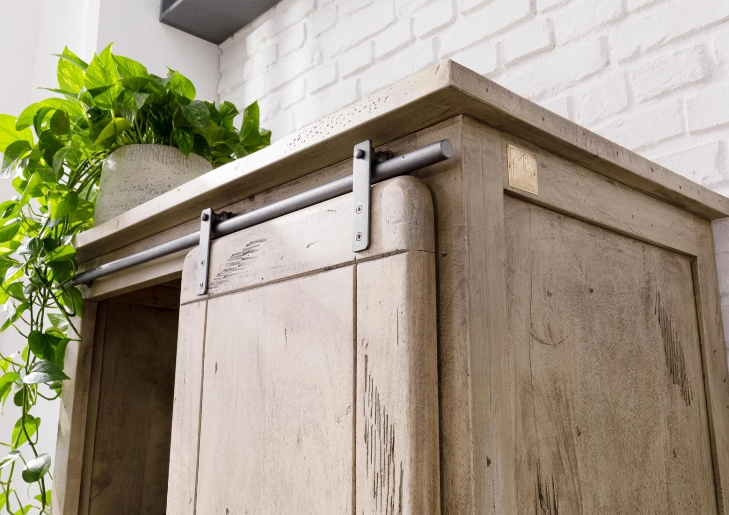 RAILWAY #316 Armadio In Legno Di Mango - Laccato / Whitewash 100x60x190 7 RAILWAY #316 Armadio In Legno Di Mango - Laccato / Whitewash 100x60x190 - immagine 5