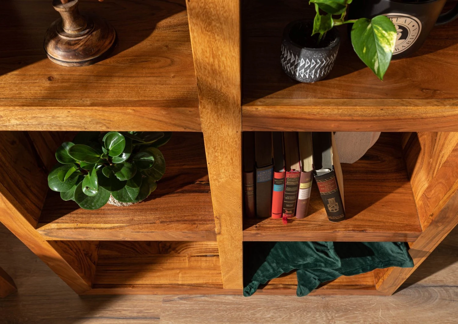 Scaffale In Legno Di Acacia 96x35x174 Miele Dorato Laccato OXFORD #0336 6 Scaffale In Legno Di Acacia 96x35x174 Miele Dorato Laccato OXFORD #0336 - immagine 4