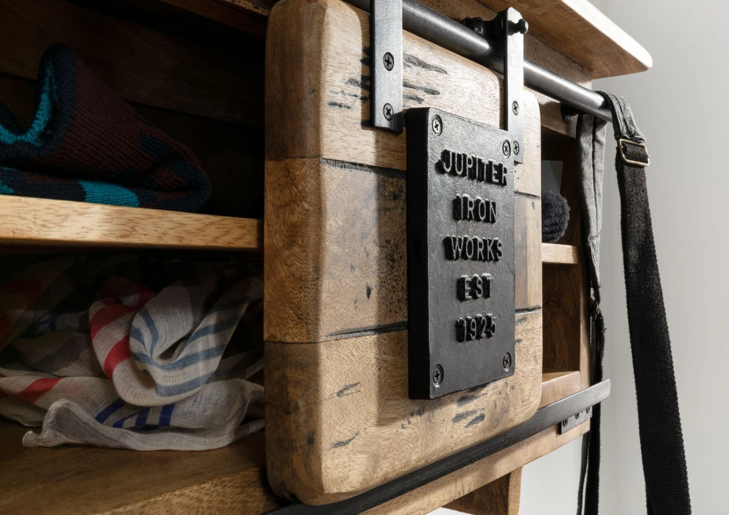 RAILWAY #159 Mensola In Legno Di Mango - Laccato / Natur 115x30x45 8 RAILWAY #159 Mensola In Legno Di Mango - Laccato / Natur 115x30x45 - immagine 6