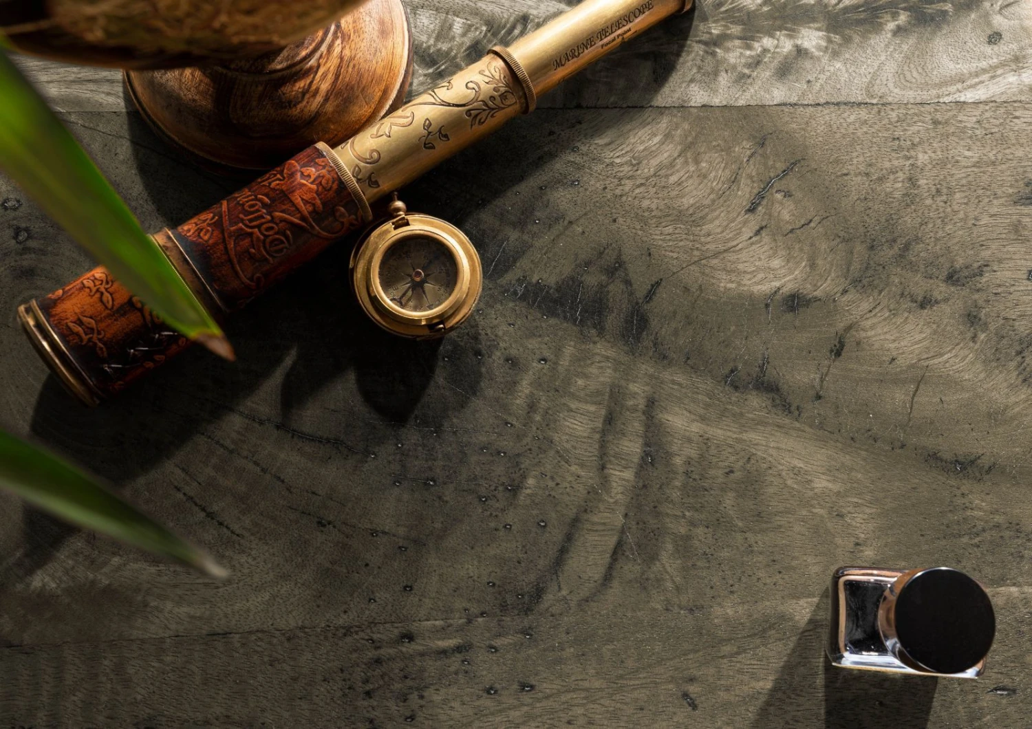 Scrivania In Legno Di Mango 140x80x76 Grigio Scuro Laccato RAILWAY 8 Scrivania In Legno Di Mango 140x80x76 Grigio Scuro Laccato RAILWAY - immagine 6