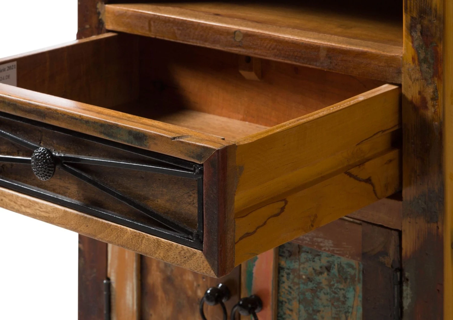 NATURE OF SPIRIT #132 Comodino In Legno Riciclato - Laccato / Multicolore 55x40x75 4 NATURE OF SPIRIT #132 Comodino In Legno Riciclato - Laccato / Multicolore 55x40x75 - immagine 2