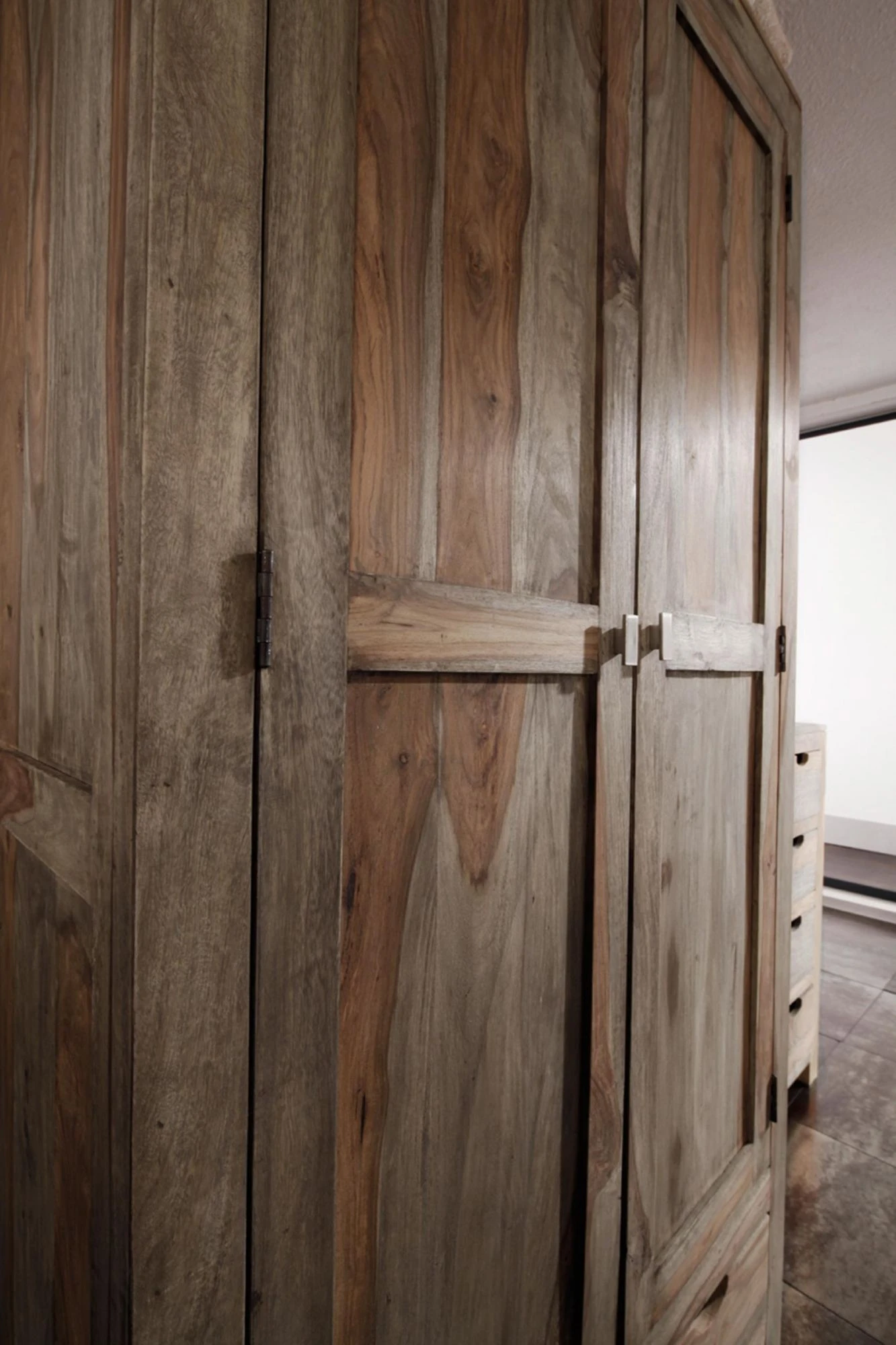 NATURE GREY #99 Armadio In Legno Di Sheesham - Oliato / Grigio 96x60x200 7 NATURE GREY #99 Armadio In Legno Di Sheesham - Oliato / Grigio 96x60x200 - immagine 5