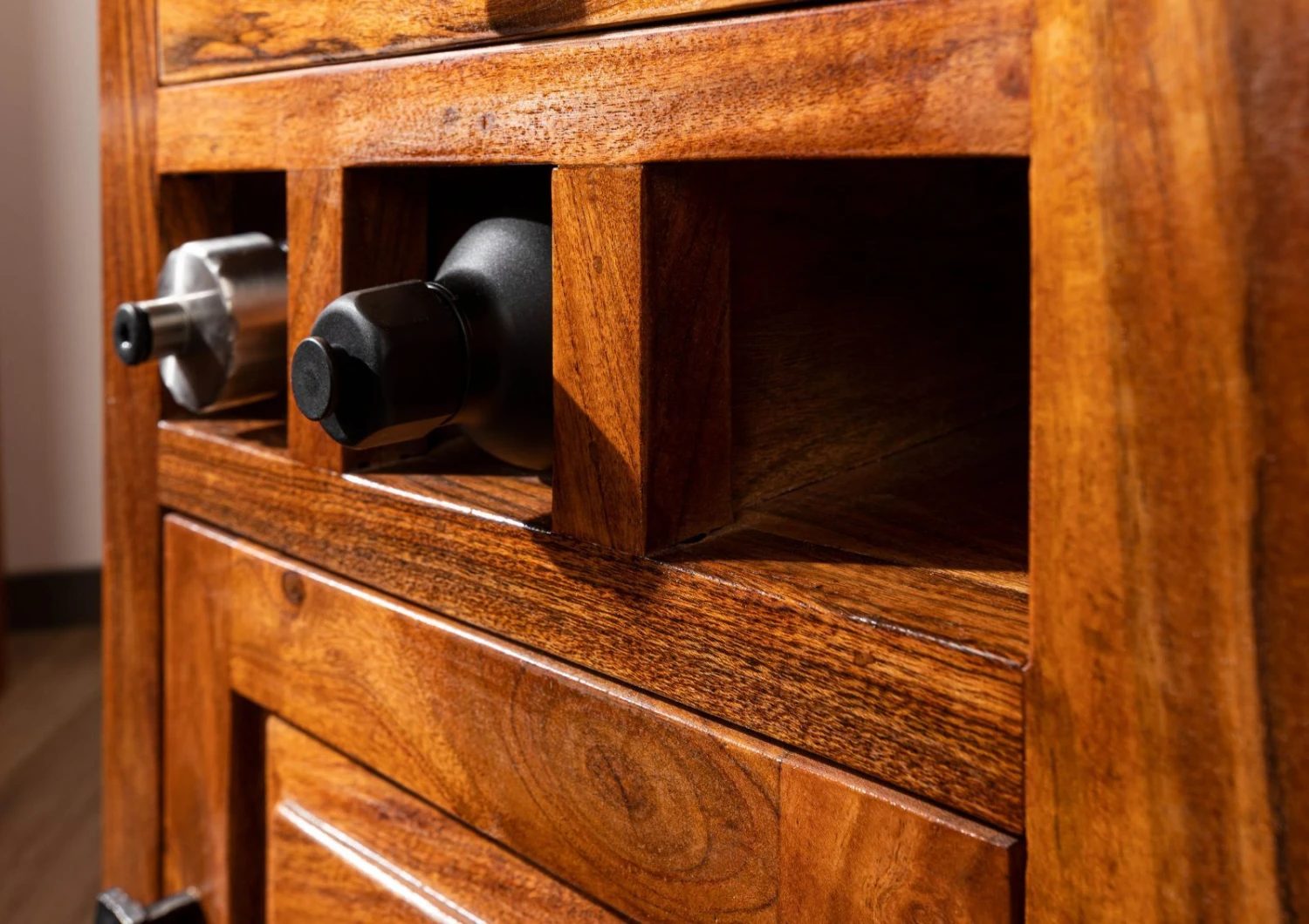 Comodino In Legno Di Acacia 46x40x65 Miele Dorato Laccato OXFORD #268 8 Comodino In Legno Di Acacia 46x40x65 Miele Dorato Laccato OXFORD #268 - immagine 6