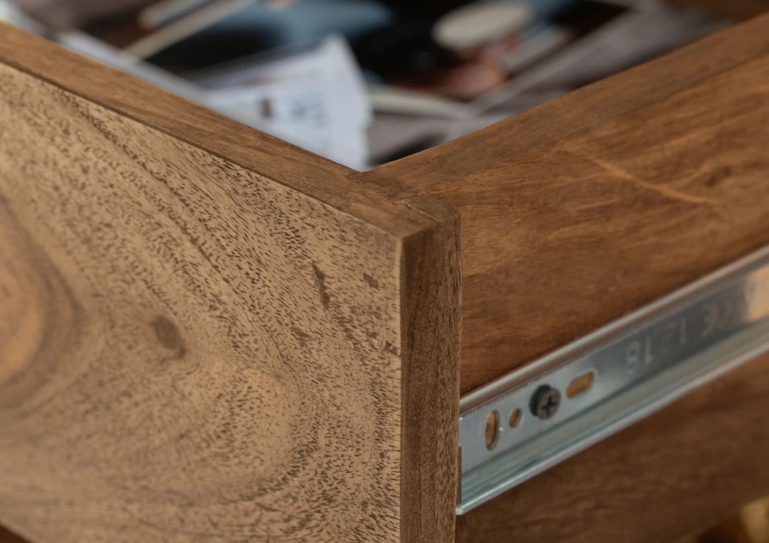 Comodino In Legno Di Sheesham / Palissandro 60x40x50 Marrone Oliato BUENO #005 9 Comodino In Legno Di Sheesham / Palissandro 60x40x50 Marrone Oliato BUENO #005 - immagine 7