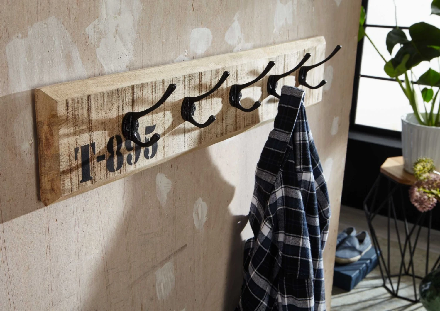 FACTORY #152 Appendiabiti In Legno Di Mango E Ferro - Stampato 66x8x13 4 FACTORY #152 Appendiabiti In Legno Di Mango E Ferro - Stampato 66x8x13 - immagine 2