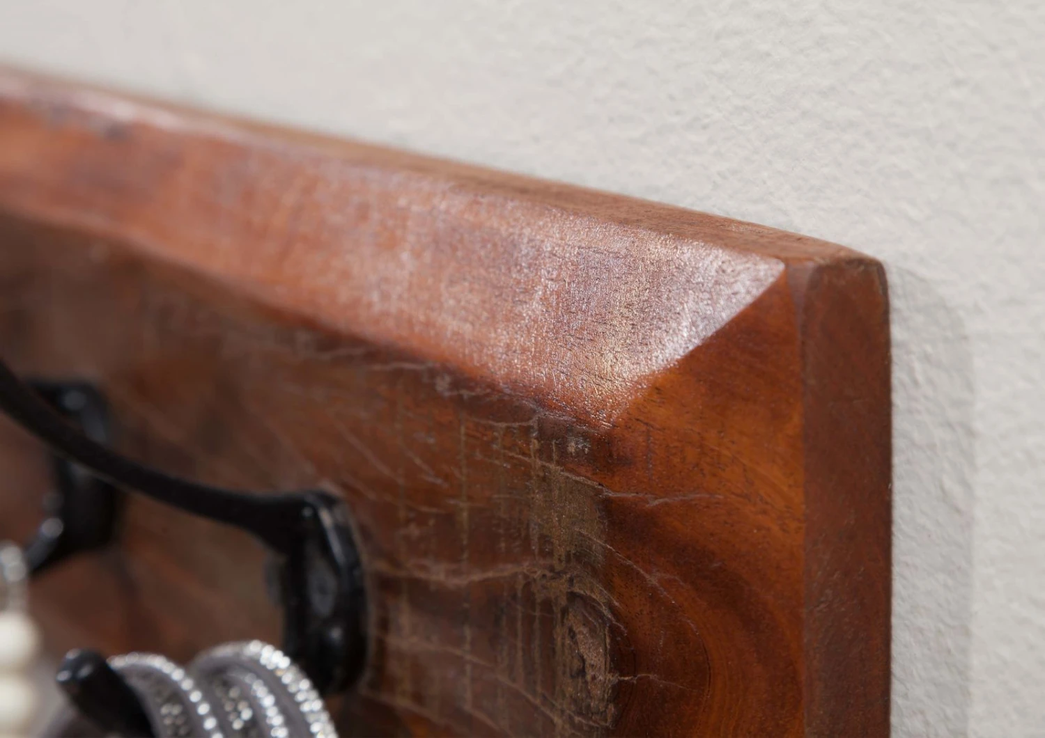 NATURE OF SPIRIT #82 Appendiabiti Da Parete In Legno Riciclato Laccato / Multicolore 66x8x13 6 NATURE OF SPIRIT #82 Appendiabiti Da Parete In Legno Riciclato Laccato / Multicolore 66x8x13 - immagine 4