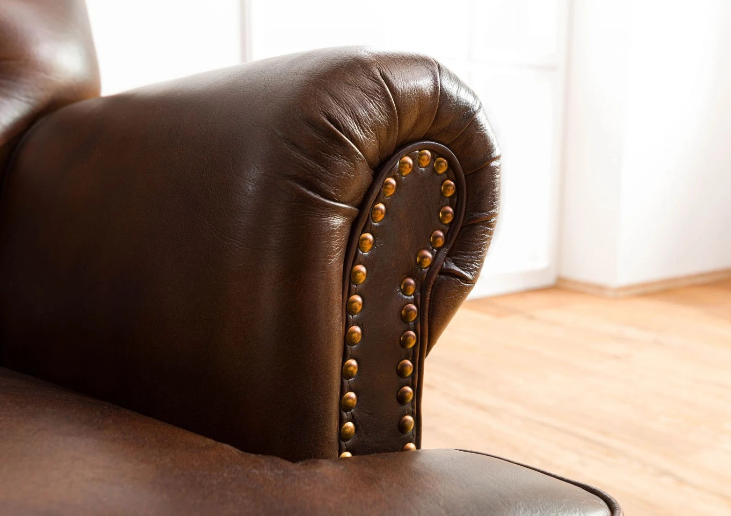 CHESTERFIELD #106 Divano 2 Posti - Vera Pelle / Marrone 140x84x94 7 CHESTERFIELD #106 Divano 2 Posti - Vera Pelle / Marrone 140x84x94 - immagine 5