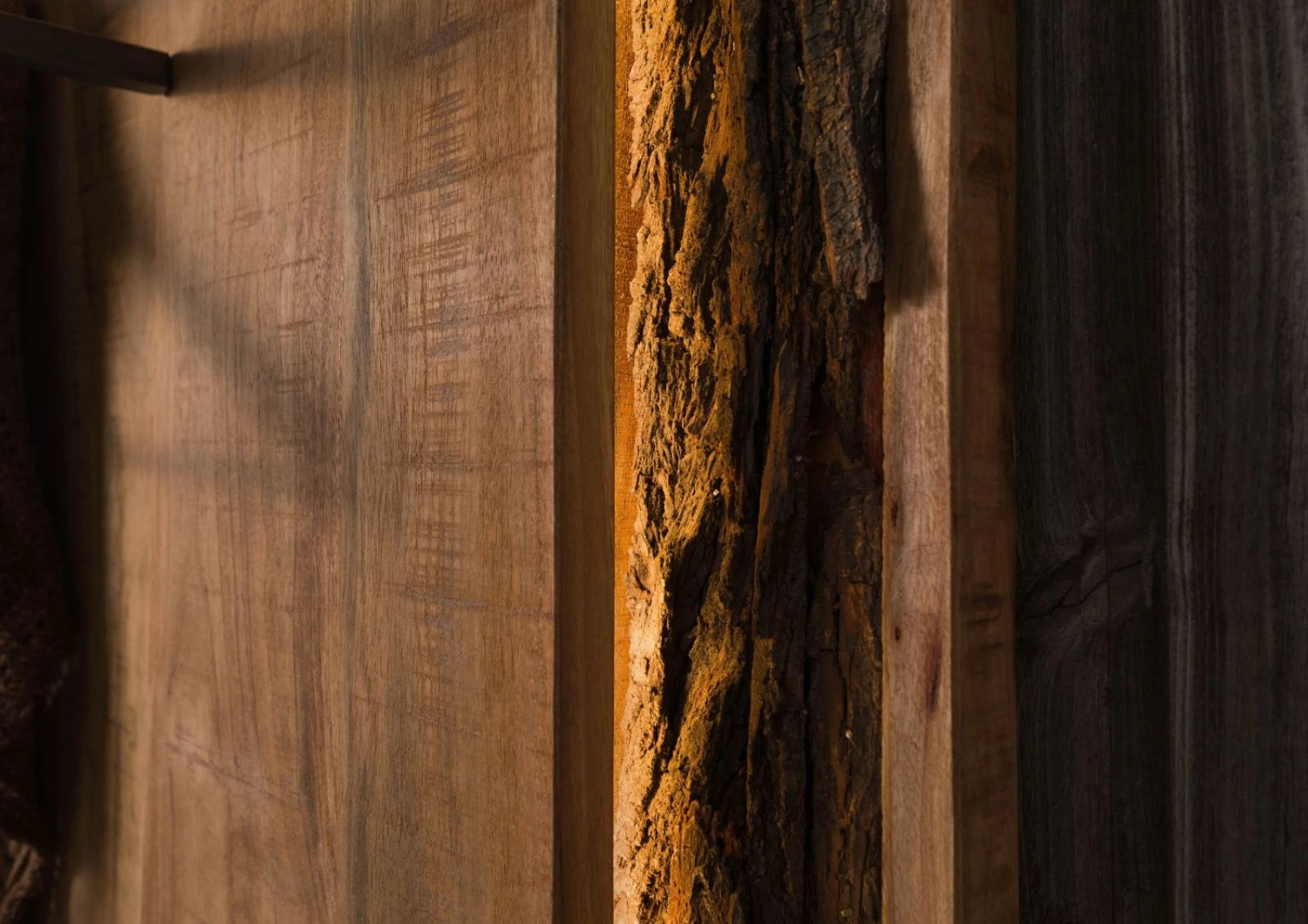 Guardaroba In Legno Di Acacia 56x27x150 Laccato Naturale BARK #120 5 Guardaroba In Legno Di Acacia 56x27x150 Laccato Naturale BARK #120 - immagine 3