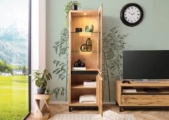 Vetrina In Legno Quercia Selvatica - Oliato / Natur 65x40x205 VILLANDERS #146 13 Vetrina In Legno Quercia Selvatica - Oliato / Natur 65x40x205 VILLANDERS #146 -Massivmoebel24 48 320 200 0046 3