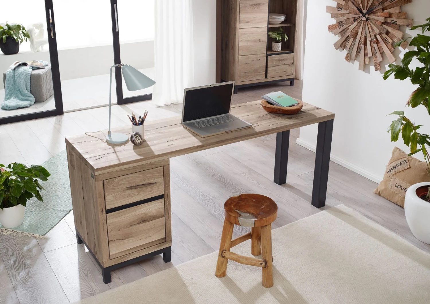 Scrivania In Legno Di Quercia Selvatica 180x55x76 Bianco Oliato VILLANDERS #244 4 Scrivania In Legno Di Quercia Selvatica 180x55x76 Bianco Oliato VILLANDERS #244 - immagine 2