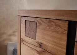 VILLANDERS #330 Armadio In Legno Di Quercia Selvatica - Oliato / Tabacco 103x40x205 10 VILLANDERS #330 Armadio In Legno Di Quercia Selvatica - Oliato / Tabacco 103x40x205 -Massivmoebel24 48 900 200 2030 4