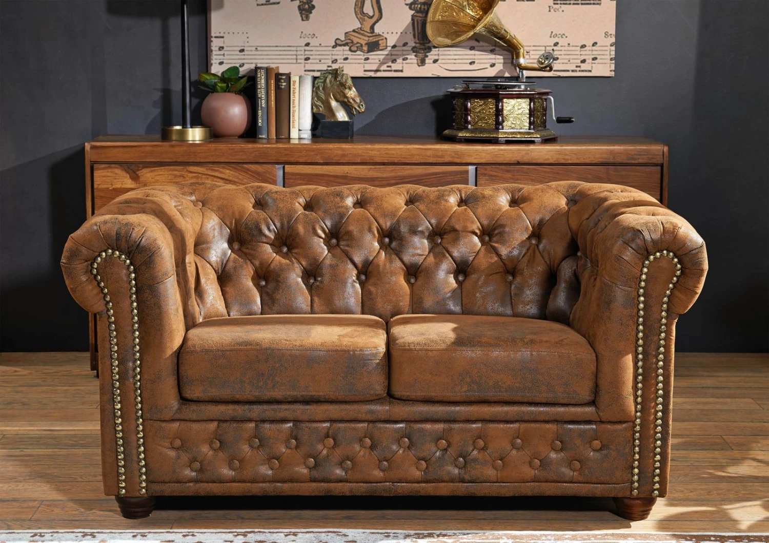 OXFORD Divano Chesterfield - Stoffa / Marrone - Stile Coloniale 148x86x72 6 OXFORD Divano Chesterfield - Stoffa / Marrone - Stile Coloniale 148x86x72 - immagine 4